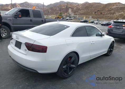 2010 Audi A5 Premium Plus z USA, uszkodzony, nr VIN WAULFAFR4AA031347